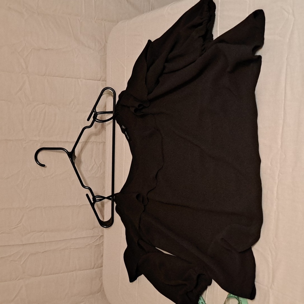 Doe & Rae Black Ruffle Blouse - Picture 5 of 5